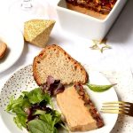 Terrine de foie gras de canard au miel et poire