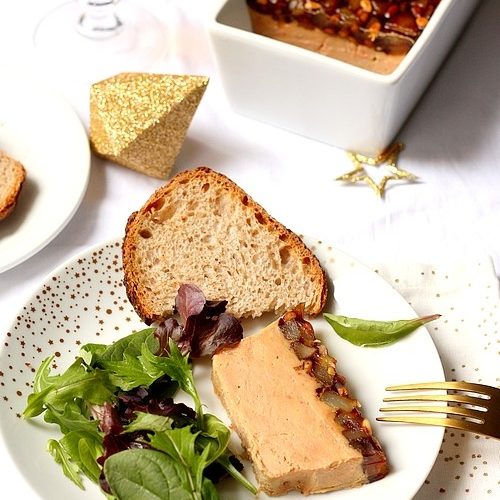 Terrine de foie gras de canard au miel et poire