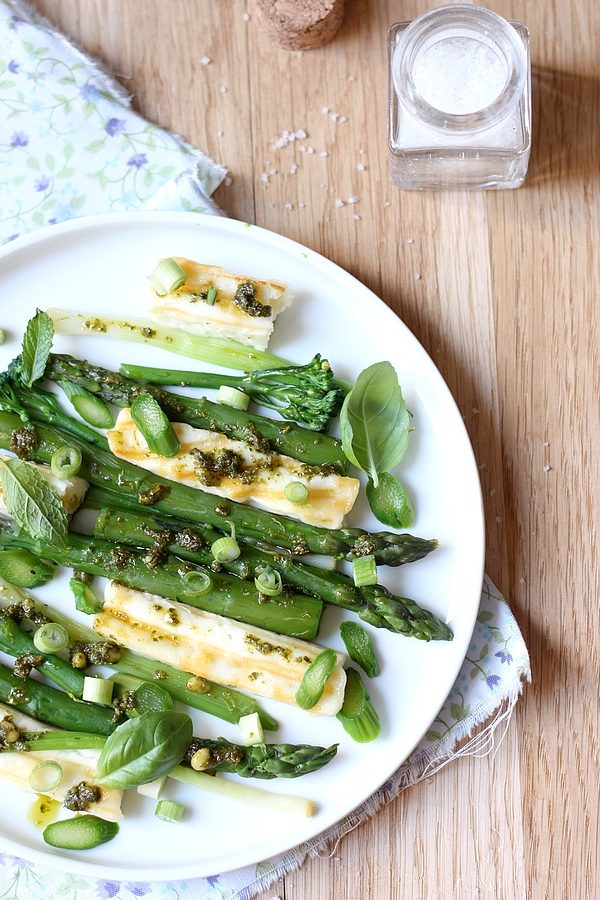 Grilled halloumi and green vegetables