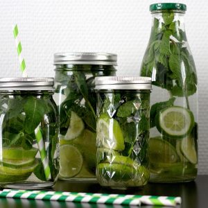 Eau façon mojito : eau parfumée au citron vert et à la menthe