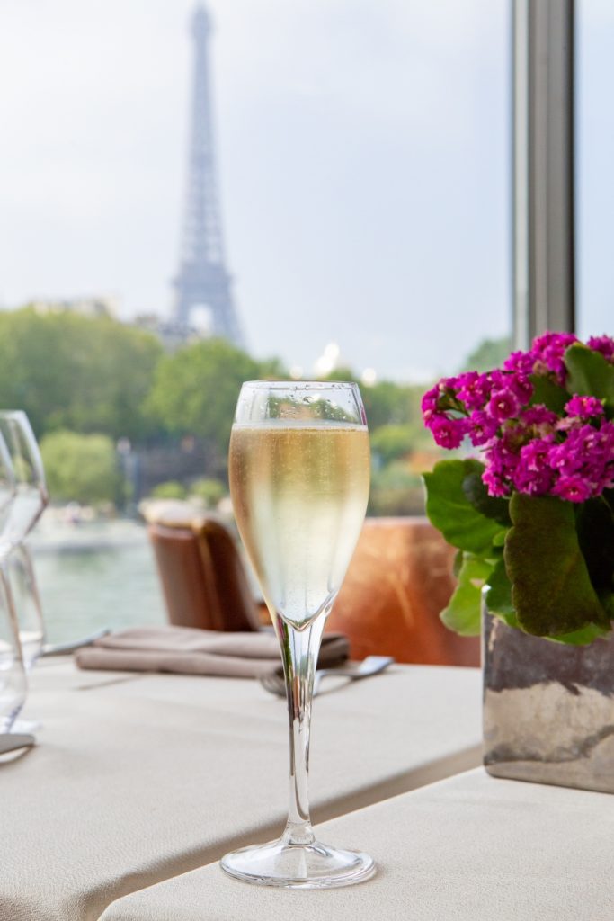 Restaurant Le Club - Vue sur Tour Eiffel