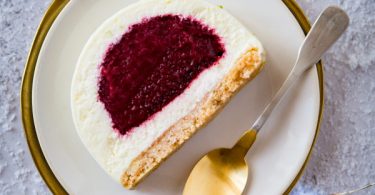 Buche cheesecake sans cuisson aux fruits rouges