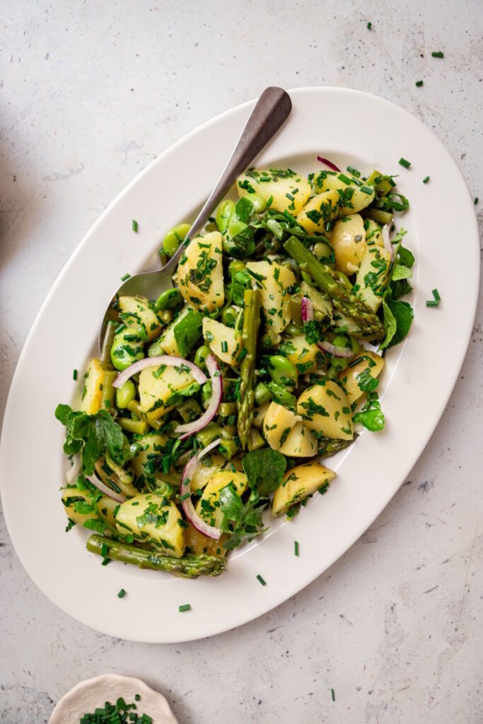 Une délicieuse salade de légumes verts aux pommes de terre